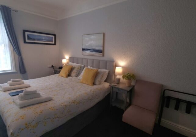 B&B South Bay Scarborough, En-suite Rooms, Full English Breakfast